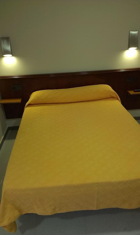 Hostal Bisbal Only Adults No Ac Valenza Camera foto