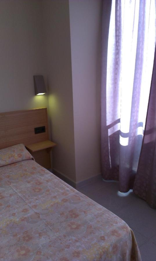 Hostal Bisbal Only Adults No Ac Valenza Esterno foto